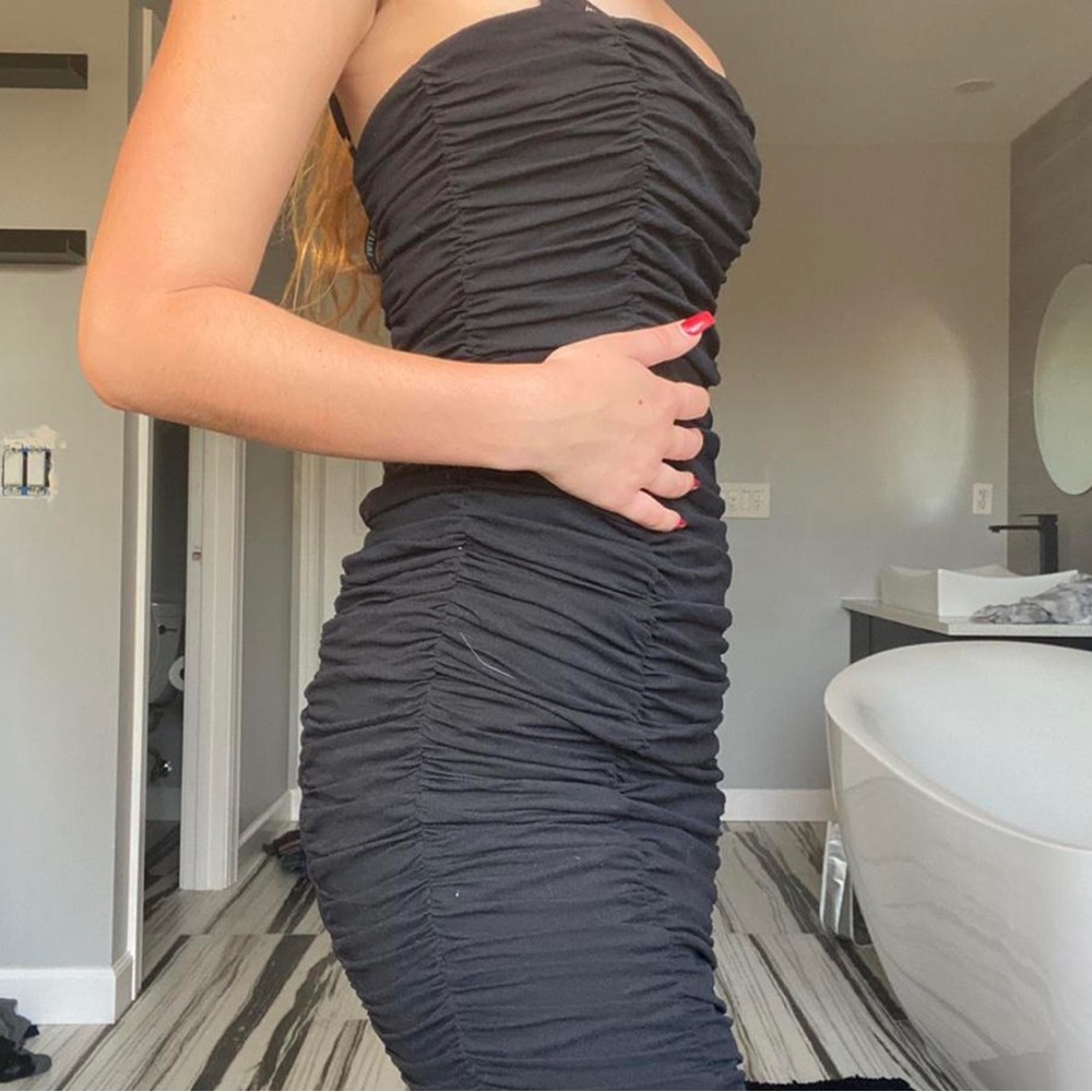 New York Narrative black ruched midi dress